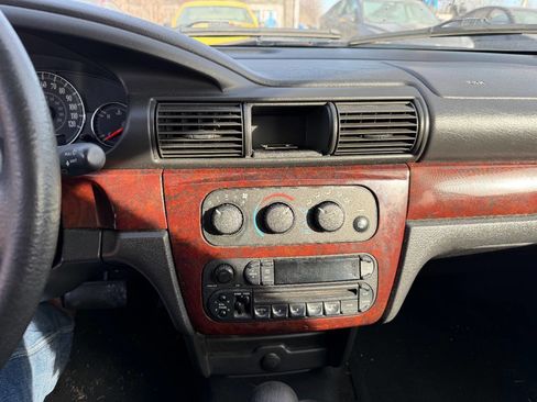 Used 2002 Chrysler Sebring LX image 11