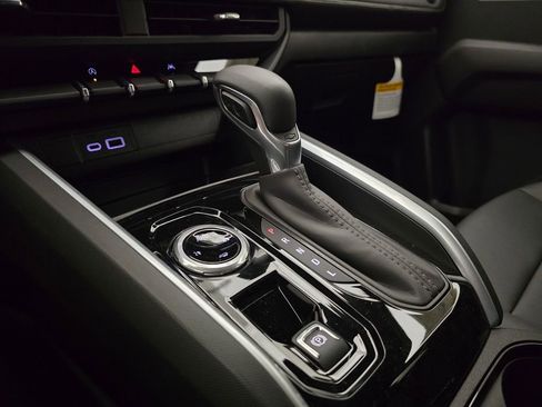 New 2025 Chevrolet Colorado LT w/ LT Convenience Package image 18