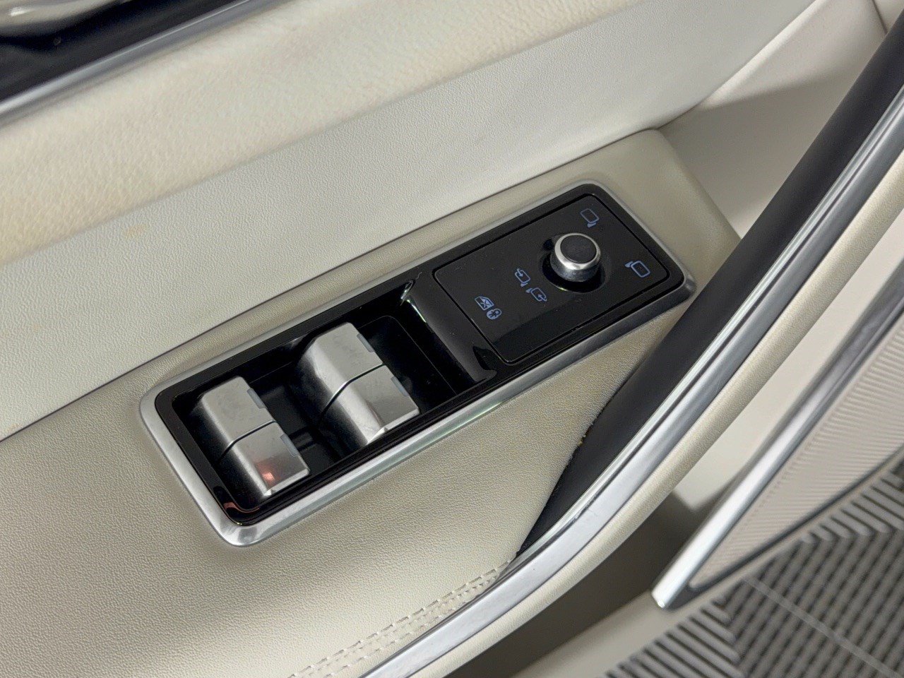 Used 2023 Jaguar F-PACE S AWD/4WD image 15