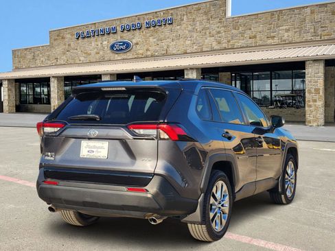 Used 2021 Toyota RAV4 XLE Premium image 5