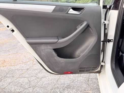 Used 2016 Volkswagen Jetta SE FWD image 17