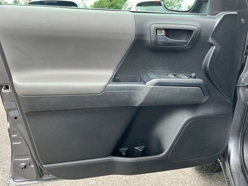 Used 2022 Toyota Tacoma SR w/ SR Convenience Package RWD image 12