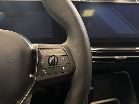 Used 2025 BMW X1 xDrive28i w/ Premium Package image 32