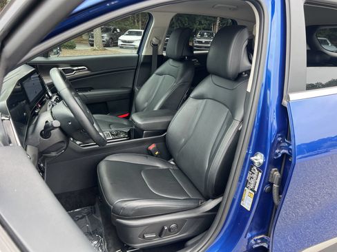 Used 2025 Kia Sportage EX FWD image 16