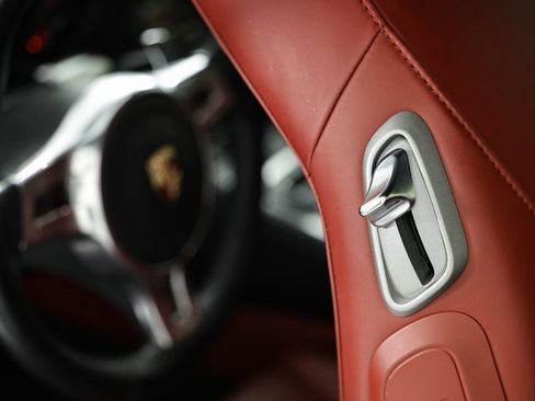 Used 2015 Porsche 911 Targa 4S image 24