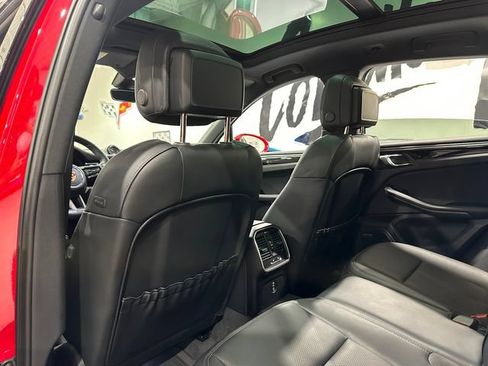 Used 2023 Porsche Macan AWD/4WD image 17