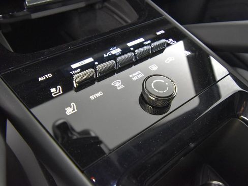 Certified 2024 Porsche Cayenne S AWD/4WD image 33
