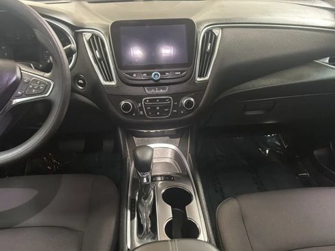 Used 2021 Chevrolet Malibu LT FWD image 16