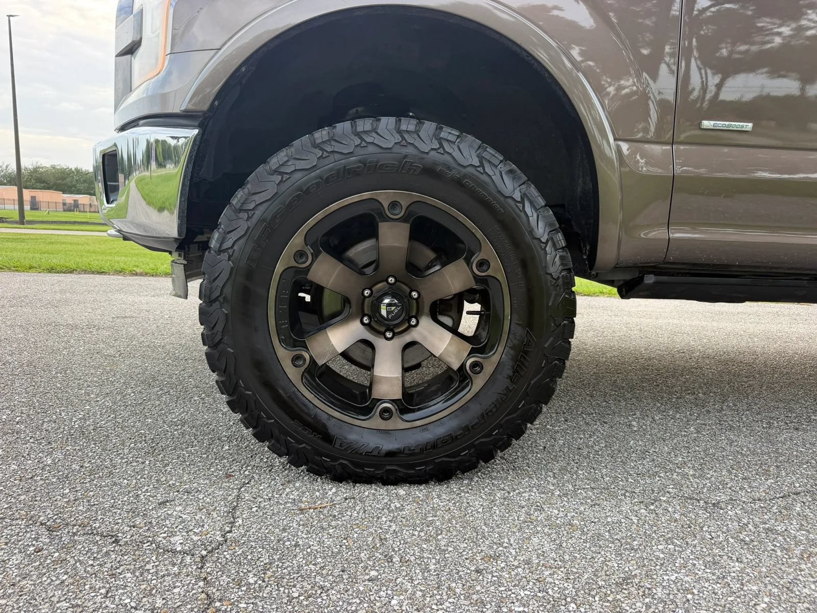 Used 2015 Ford F150 Lariat w/ Equipment Group 502A Luxury AWD/4WD image 22