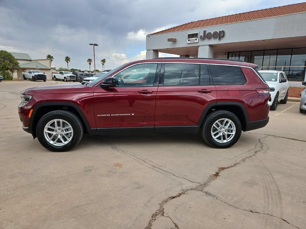 Used 2025 Jeep Grand Cherokee L Laredo w/ Trailer Tow Package AWD/4WD image 2