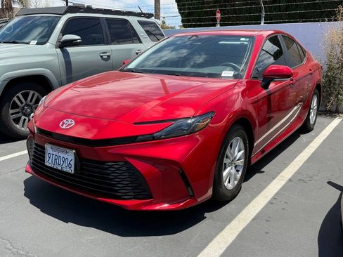 Used 2025 Toyota Camry LE FWD image 2