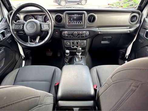 Certified 2022 Jeep Gladiator Willys image 13