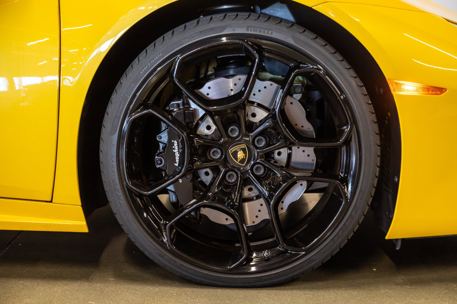 Used 2018 Lamborghini Huracan LP 580-2 RWD image 19