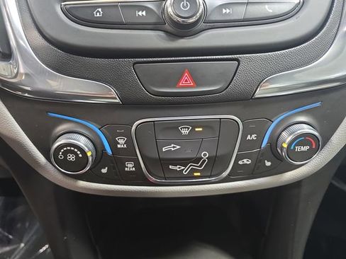 Used 2018 Chevrolet Equinox LS image 21