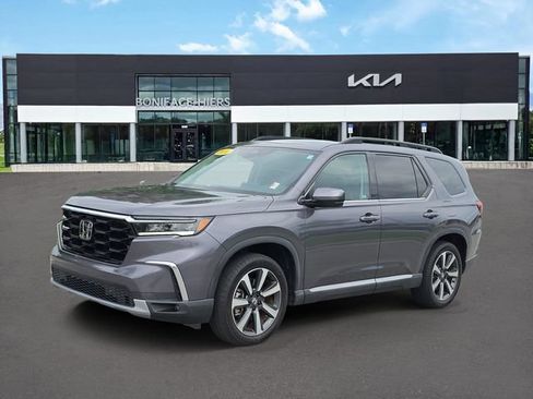 Used 2024 Honda Pilot Touring image 2
