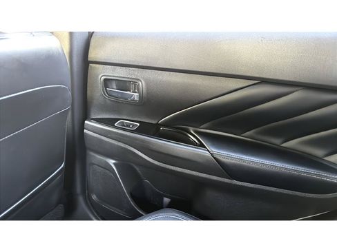 Used 2020 Mitsubishi Outlander SEL AWD/4WD image 17
