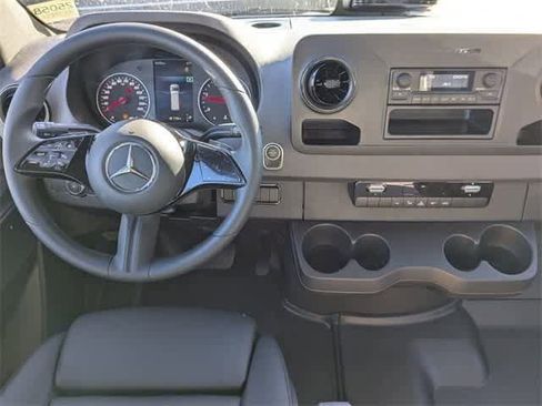 Used 2025 Mercedes-Benz Sprinter 2500 image 3