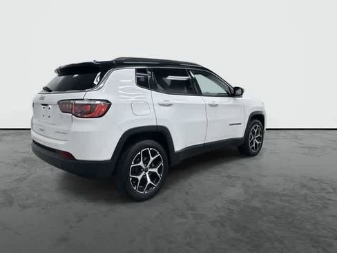 Used 2025 Jeep Compass Limited AWD/4WD image 4