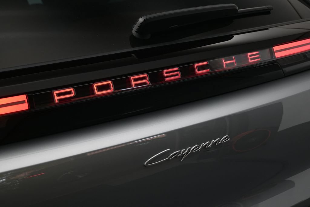Certified 2026 Porsche Cayenne Electric AWD/4WD image 42
