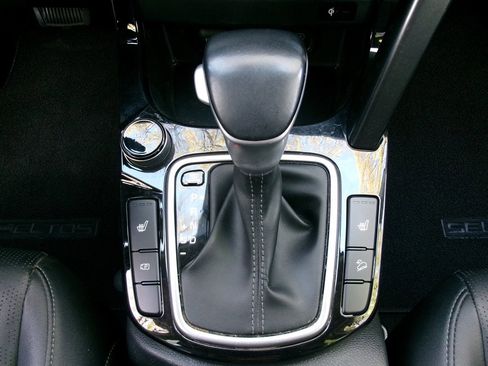 Used 2024 Kia Seltos EX image 33