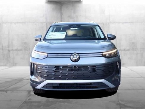 New 2025 Volkswagen Tiguan SE image 3
