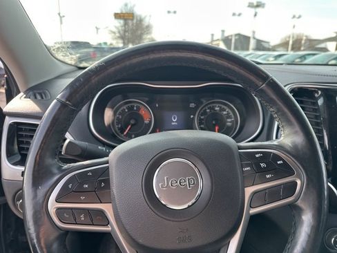 Used 2019 Jeep Cherokee Limited image 8