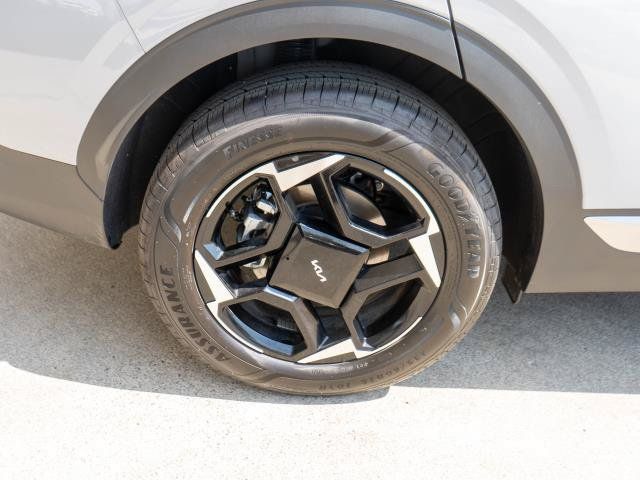 Certified 2026 Kia Sportage EX AWD/4WD image 31