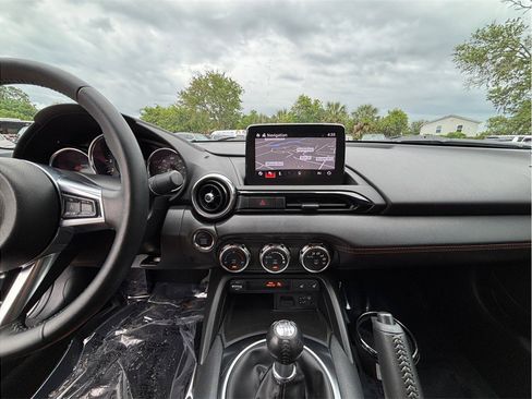 Used 2022 MAZDA MX-5 Miata RF Grand Touring RWD image 11