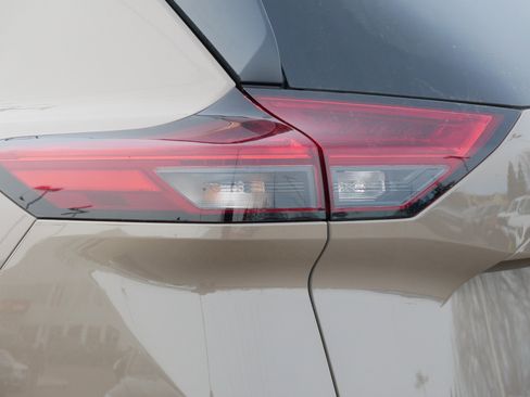 Certified 2025 Nissan Rogue SV image 17