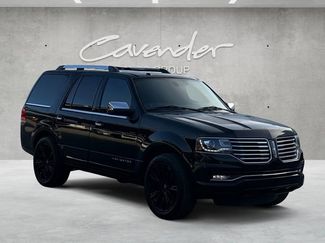 Used 2017 Lincoln Navigator Select video 2