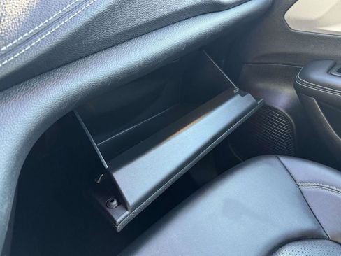 Used 2024 Chrysler Pacifica Select image 30