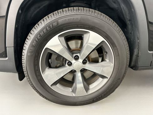 Used 2019 Jeep Cherokee Limited AWD/4WD image 37