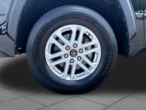 Used 2022 Toyota Tundra SR5 w/ Convenience Package RWD image 11