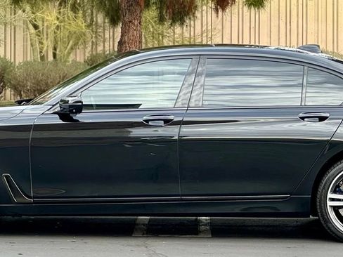Used 2018 BMW 750i image 5