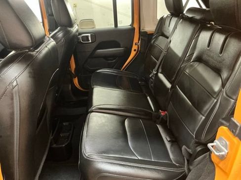 Used 2021 Jeep Wrangler Unlimited Sahara w/ Cold Weather Group AWD/4WD image 15