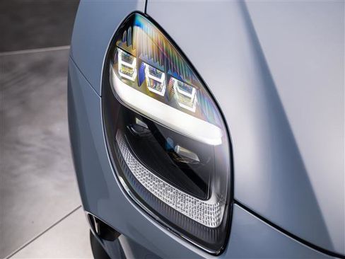 New 2026 Aston Martin V8 Vantage Convertible image 24