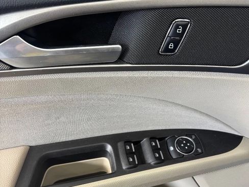 Used 2018 Ford Fusion SE w/ Fusion SE Technology Package image 15