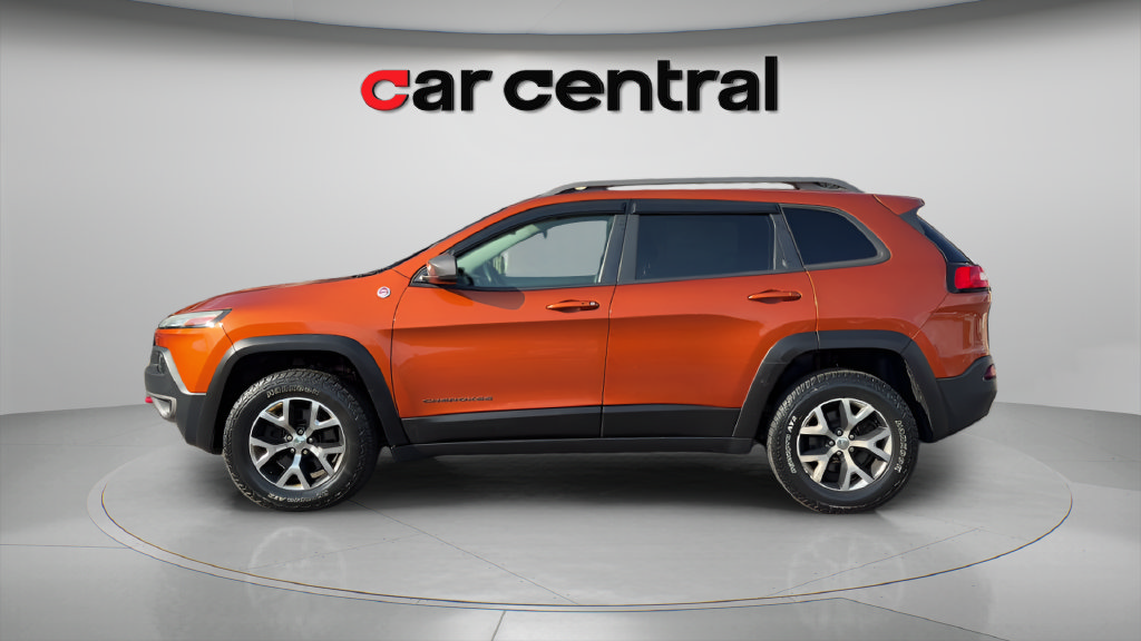 Used 2015 Jeep Cherokee Trailhawk w/ Comfort/Convenience Group AWD/4WD image 2