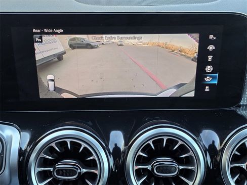 Used 2022 Mercedes-Benz GLB 250 image 18