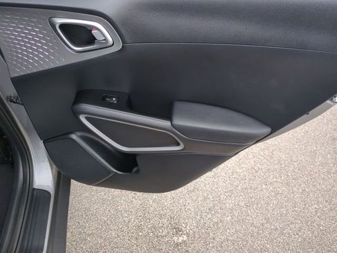 Used 2023 Kia Soul LX image 29