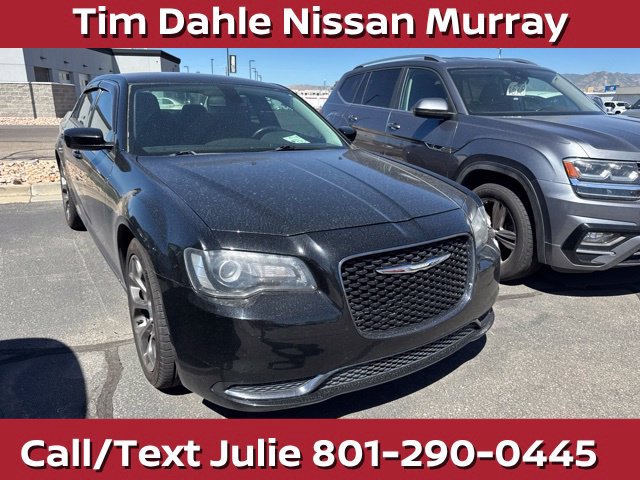 Used 2018 Chrysler 300 Touring w/ Sport Appearance Package RWD image 8