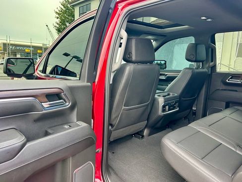 Used 2023 GMC Sierra 1500 SLT w/ SLT Premium Package AWD/4WD image 12