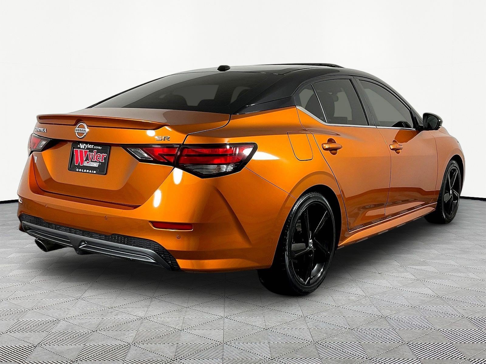 Used 2022 Nissan Sentra SR w/ SR Premium Package FWD image 6