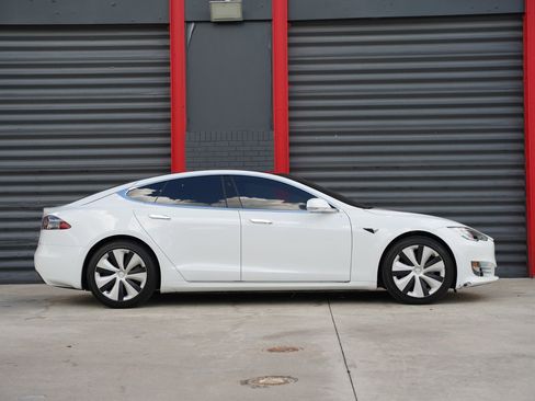 Used 2021 Tesla Model S Long Range image 2