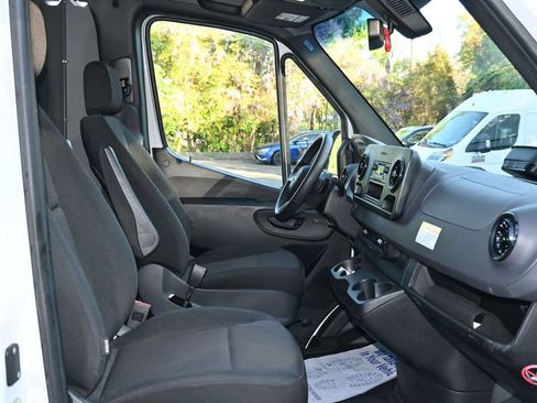 Used 2025 Mercedes-Benz Sprinter 2500 image 27