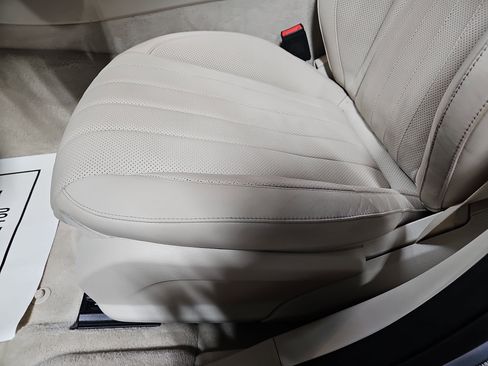 Used 2018 Mercedes-Benz E 400 4MATIC Sedan image 29