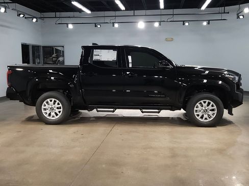 New 2026 Toyota Tacoma SR5 AWD/4WD image 8