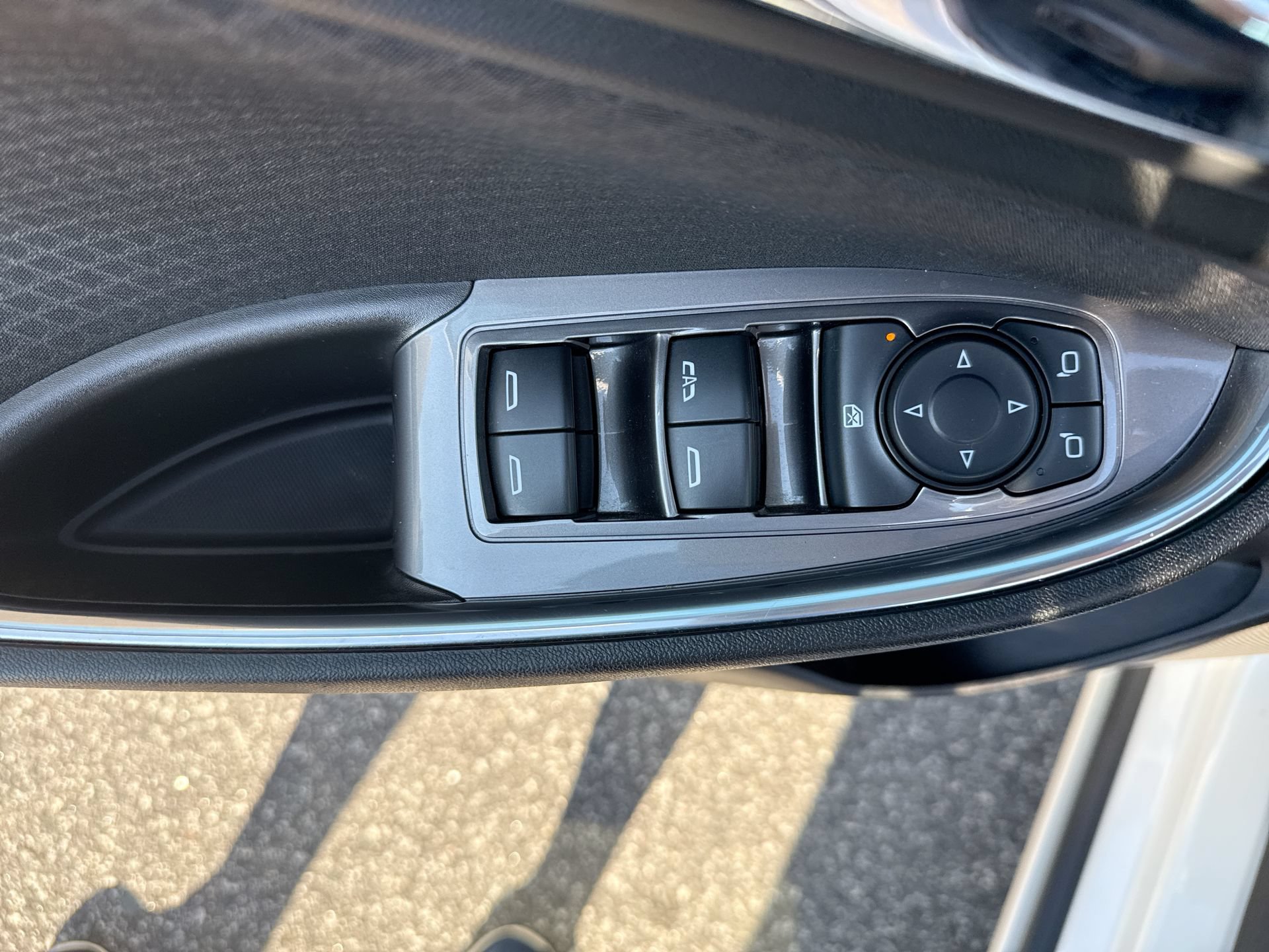 Used 2018 Chevrolet Malibu LT FWD image 22