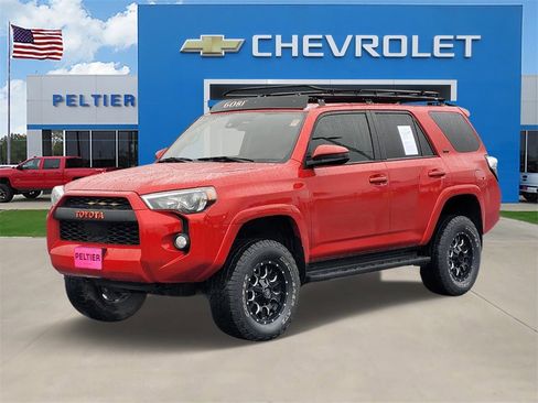 Used 2020 Toyota 4Runner SR5 image 3