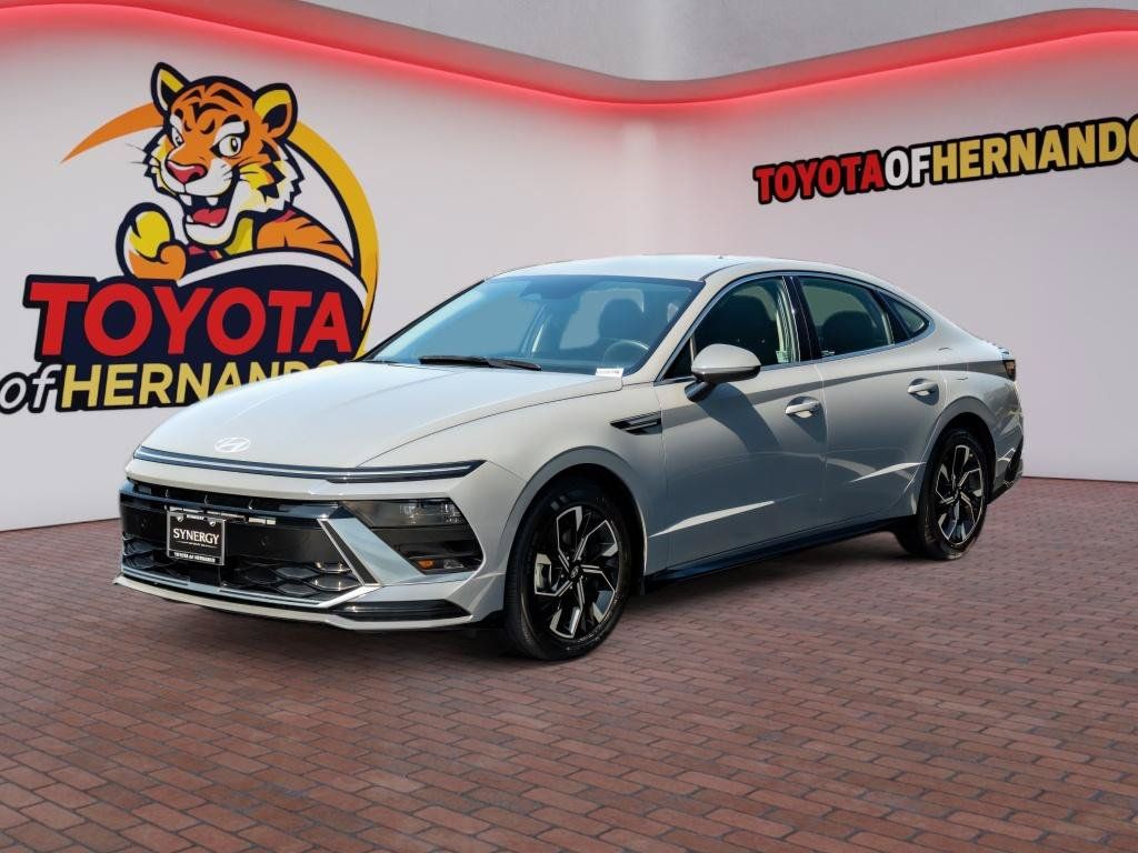 Used 2025 Hyundai Sonata SEL FWD image 1